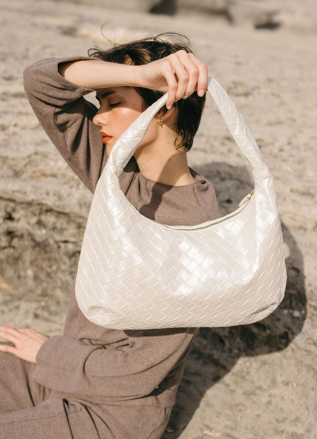 Liv shoulder bag made of vegan material in mother of pearl