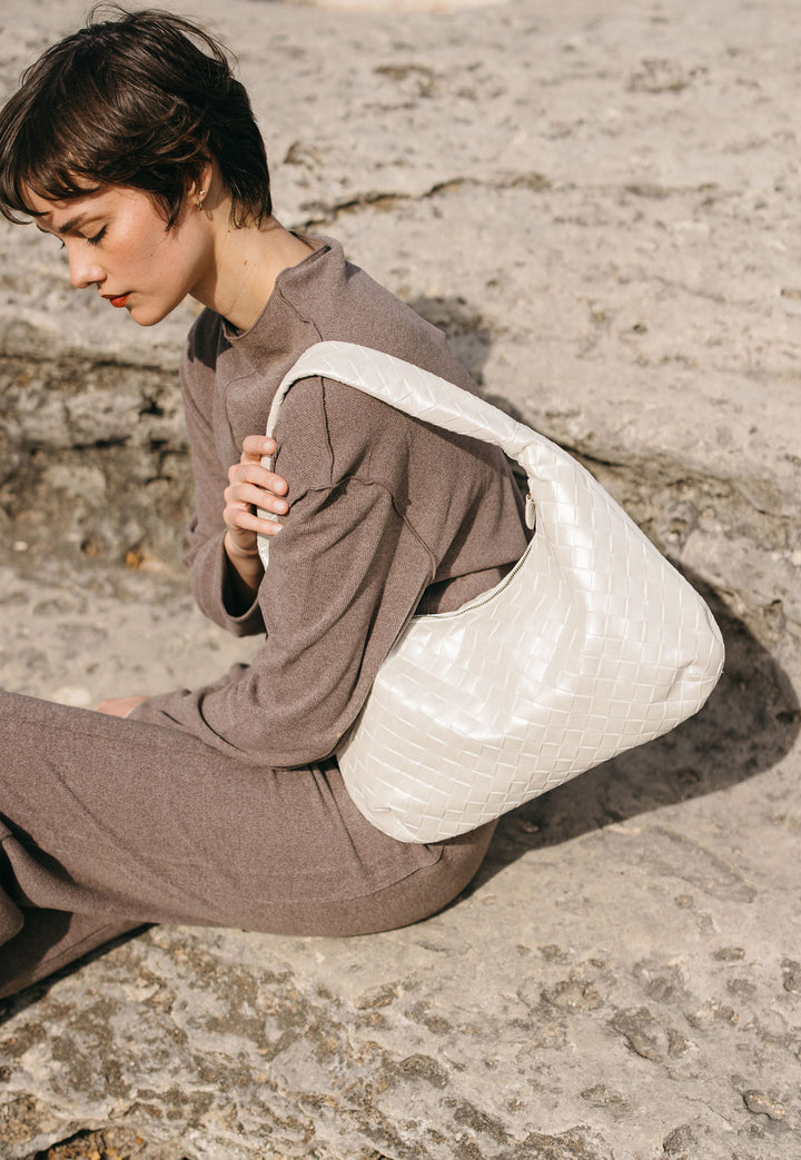 Liv shoulder bag made of vegan material in mother of pearl