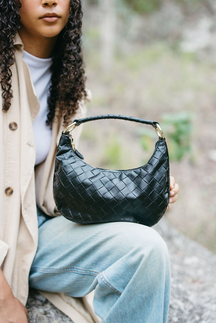 Mila Crossbody aus recycletem veganem Material in Schwarz