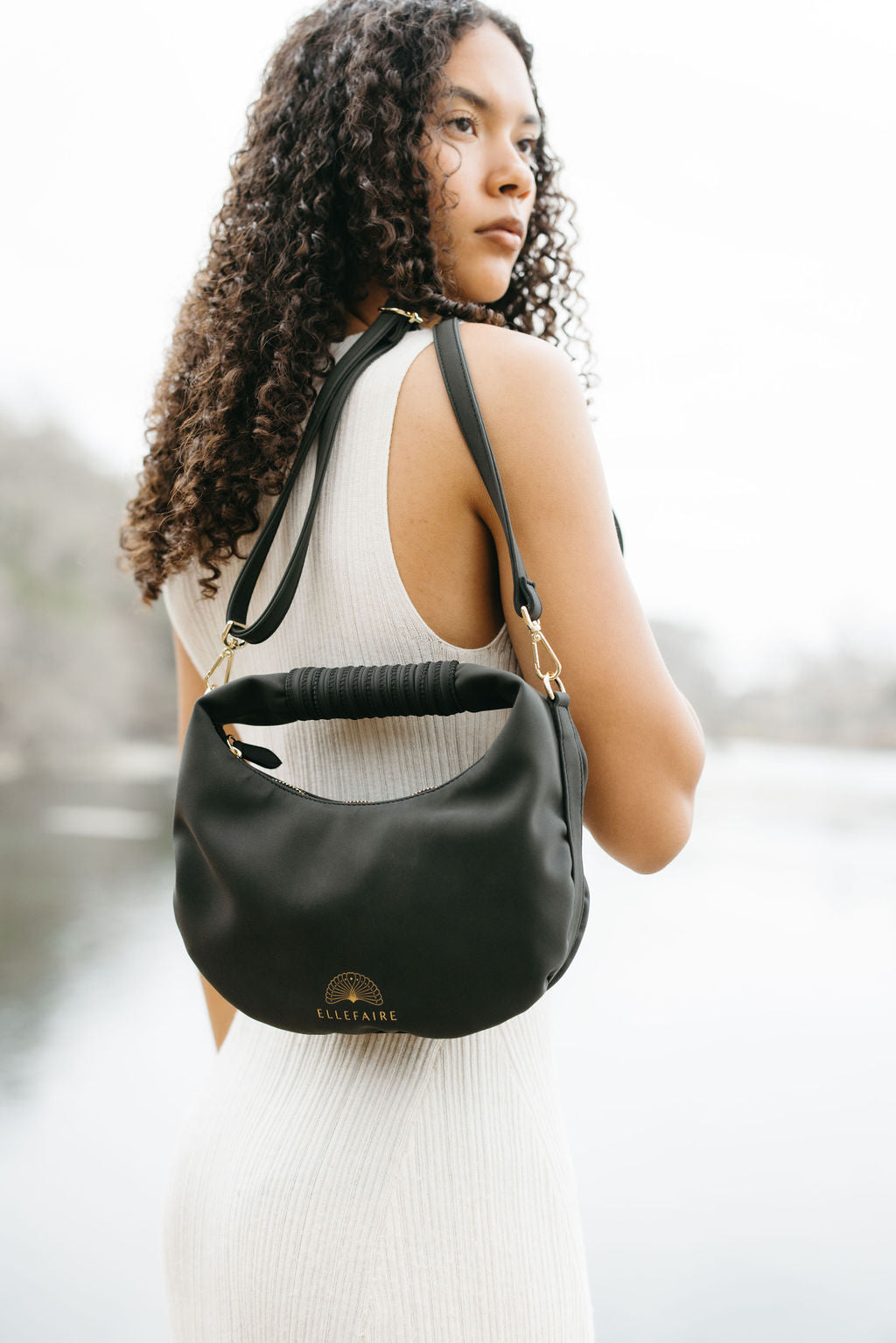 Sienna Crossbody Handtasche aus recyceltem veganem Material in Schwarz