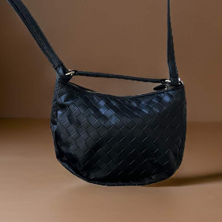 Elin crossbody bag made of vegan material in black