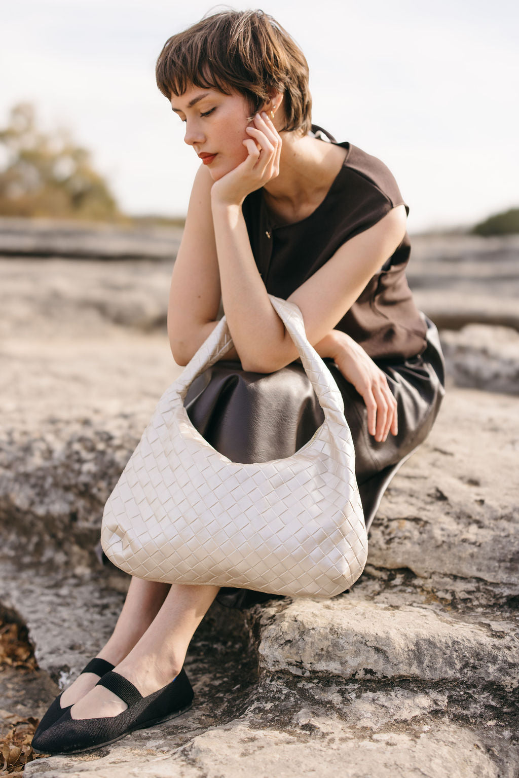 Liv shoulder bag made of vegan material in pearl beige