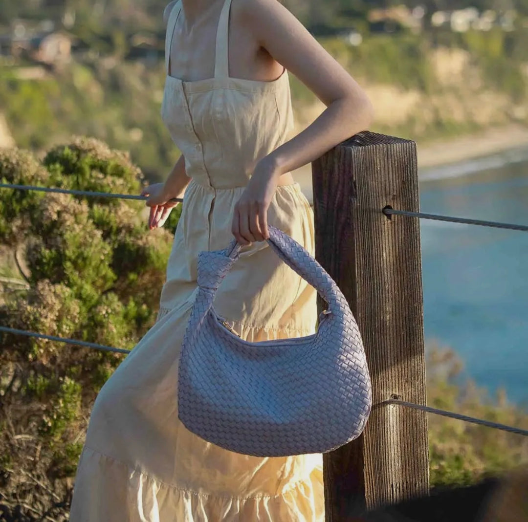 Brigitte Große Schultertasche aus recyceltem veganem Material in Lila