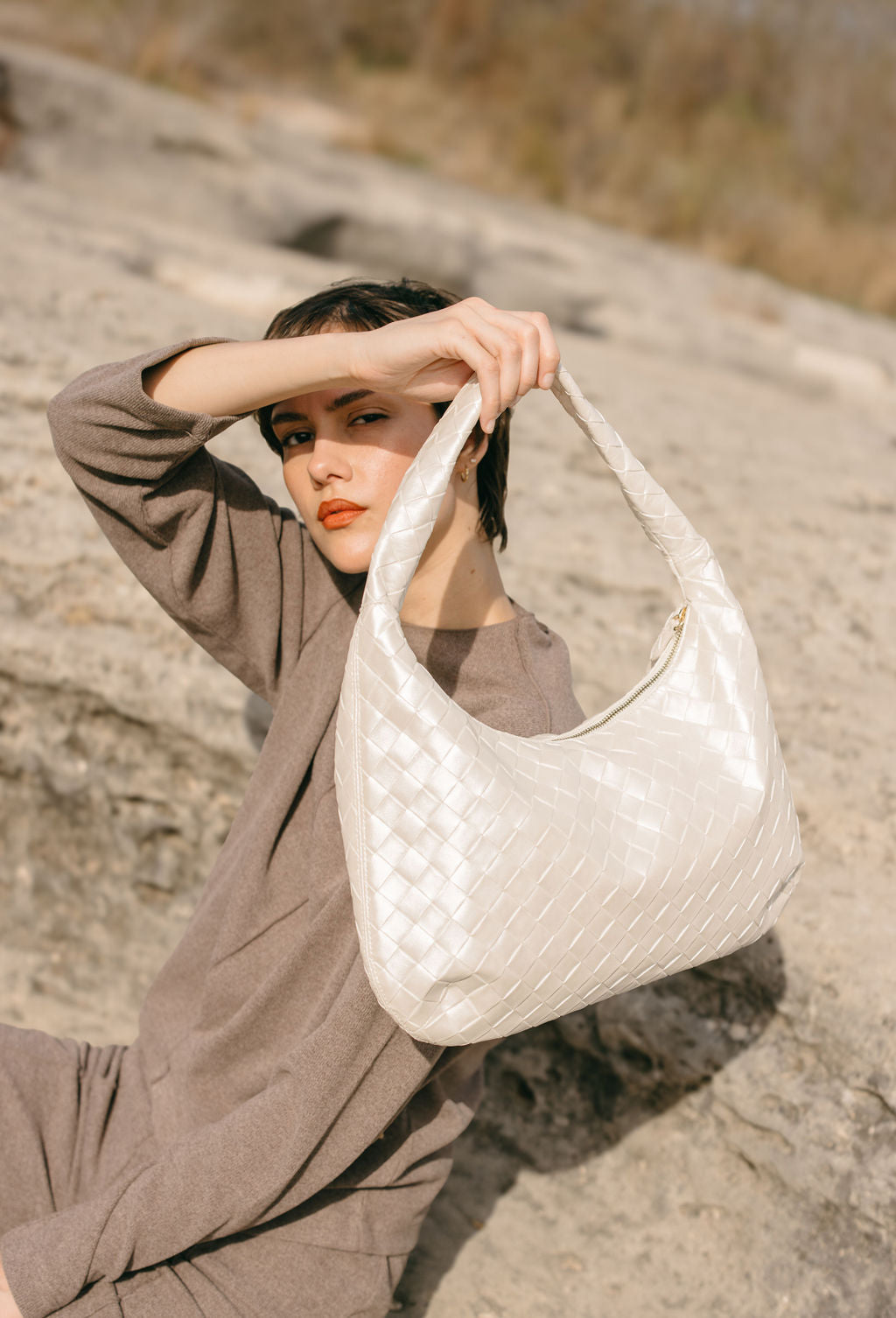 Liv shoulder bag made of vegan material in mother of pearl