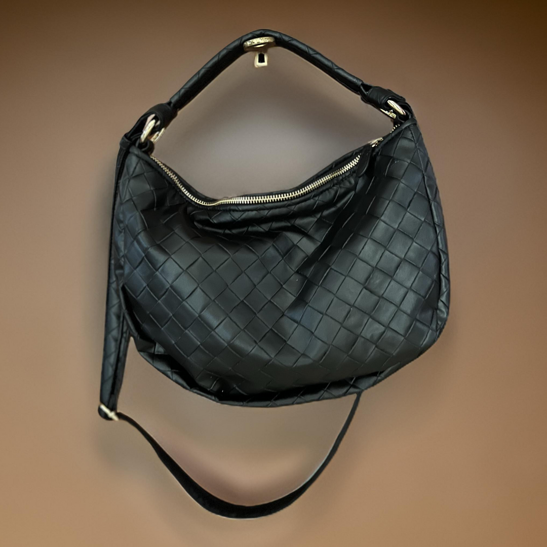 Elin crossbody bag made of vegan material in black