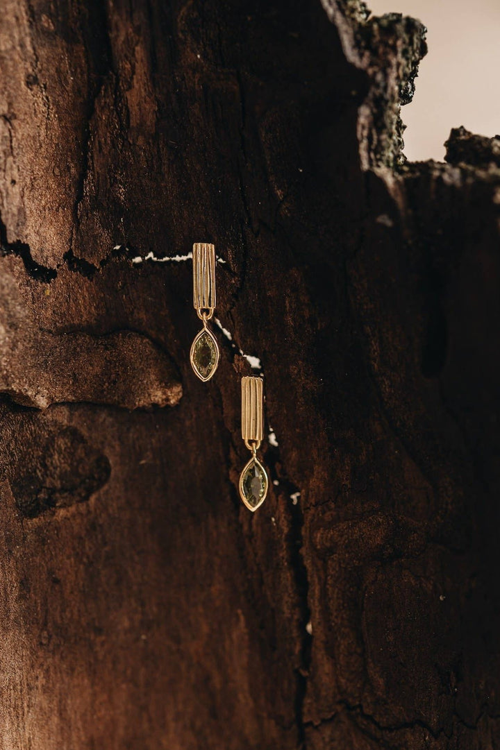 Ribbed Bar Peridot Drops. Leaf