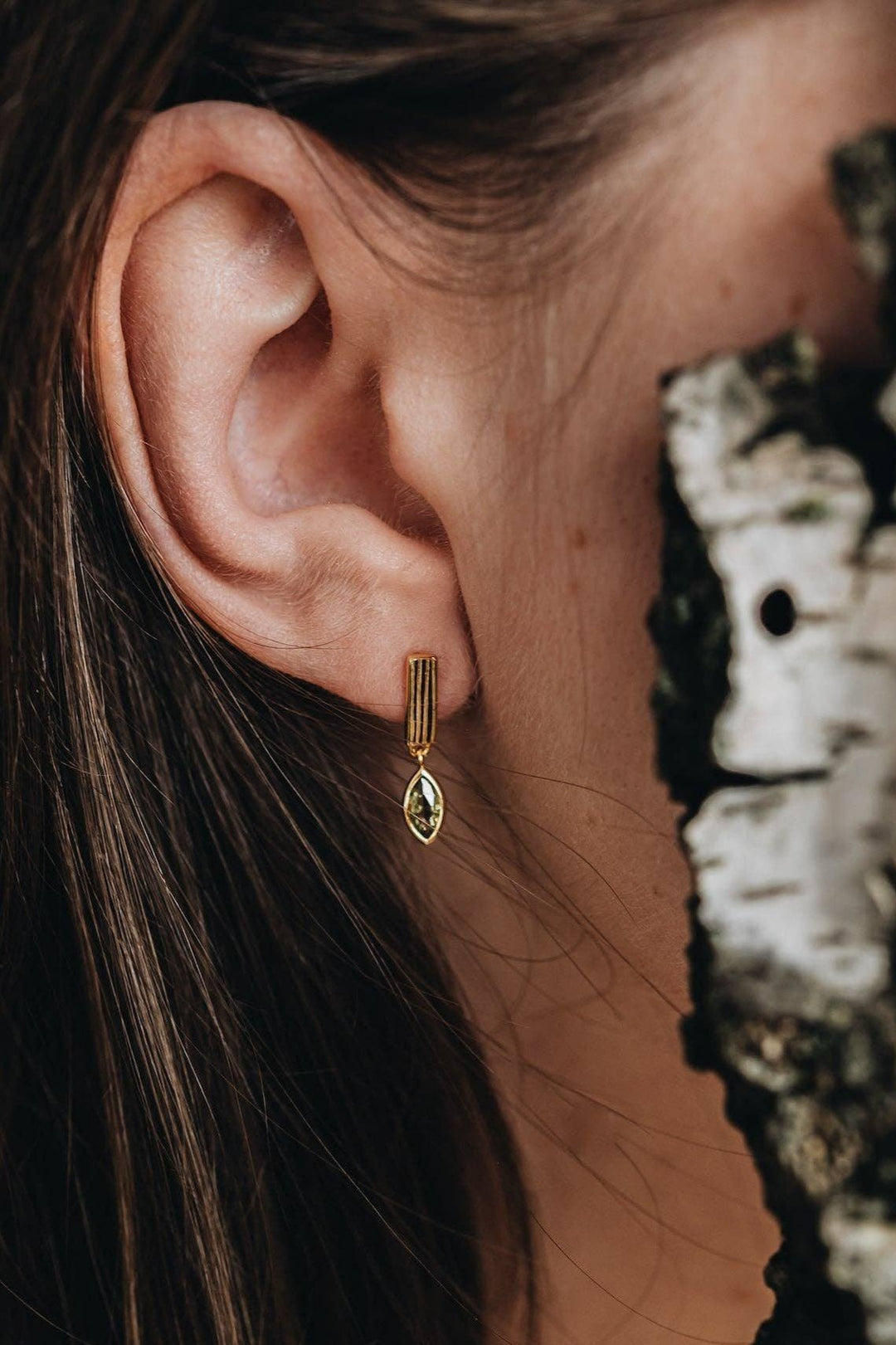 Ribbed Bar Peridot Drops. Leaf