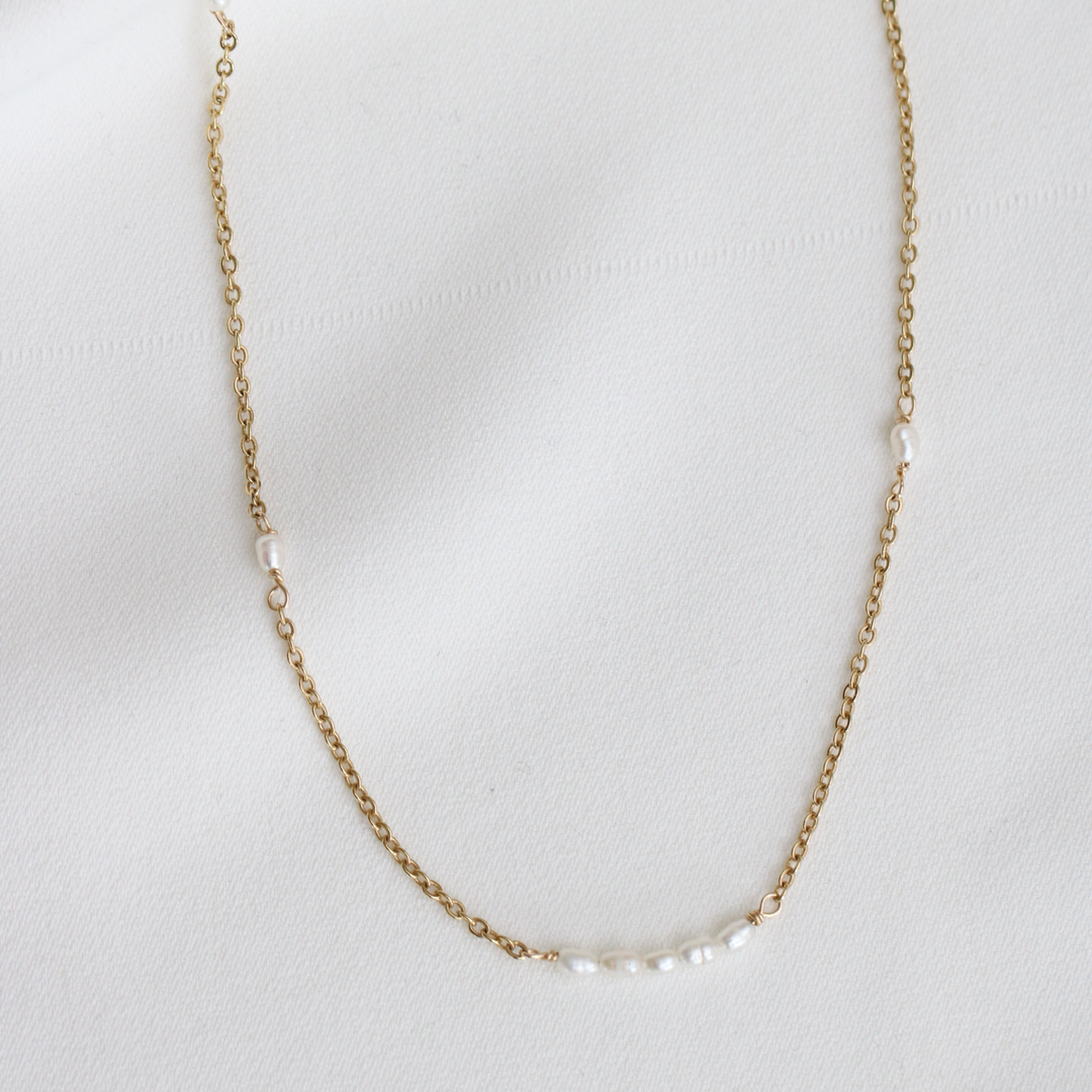 Lola freshwater pearl necklace