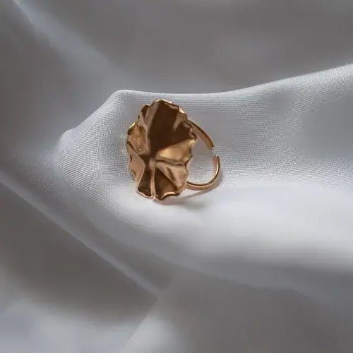 Helios finger ring