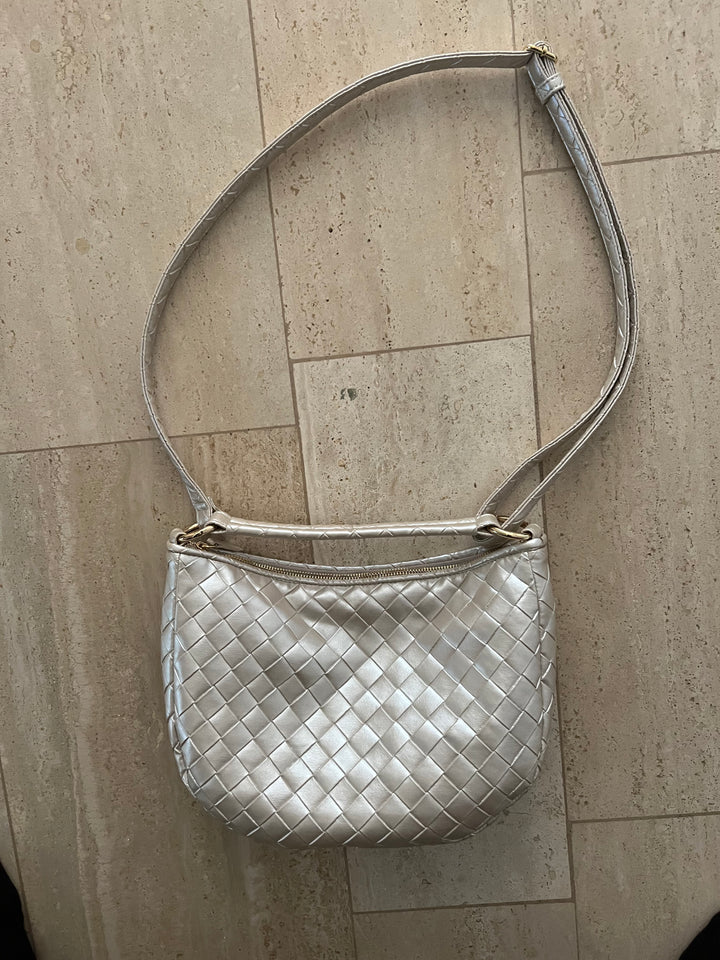 Elin crossbody bag made of vegan material in pearl beige