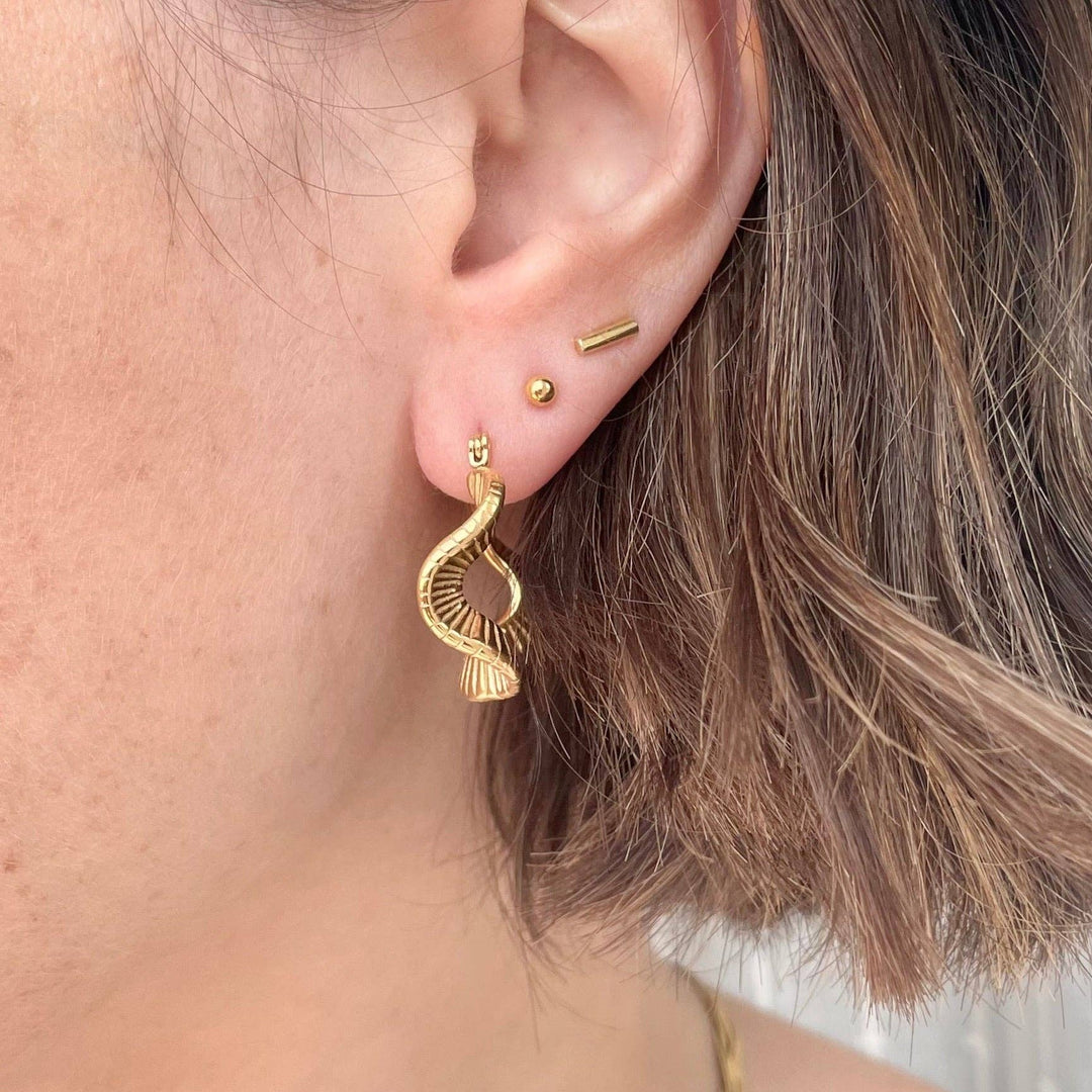 Everyday Golden Wavy Hoop Earrings