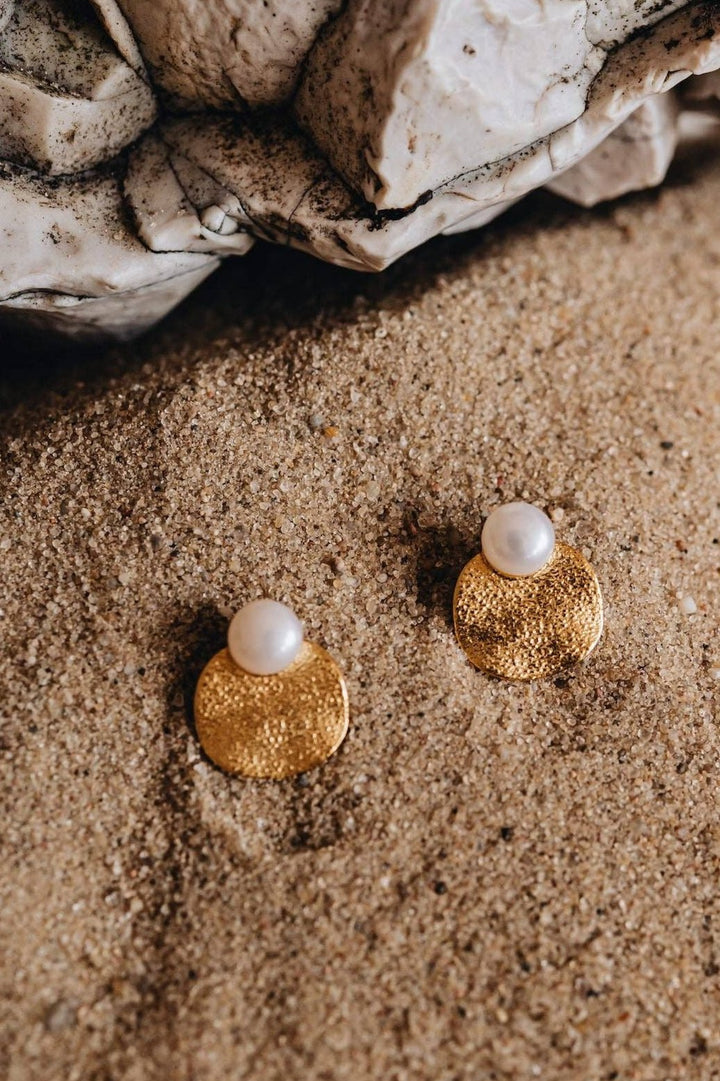 Mira disc pearl studs