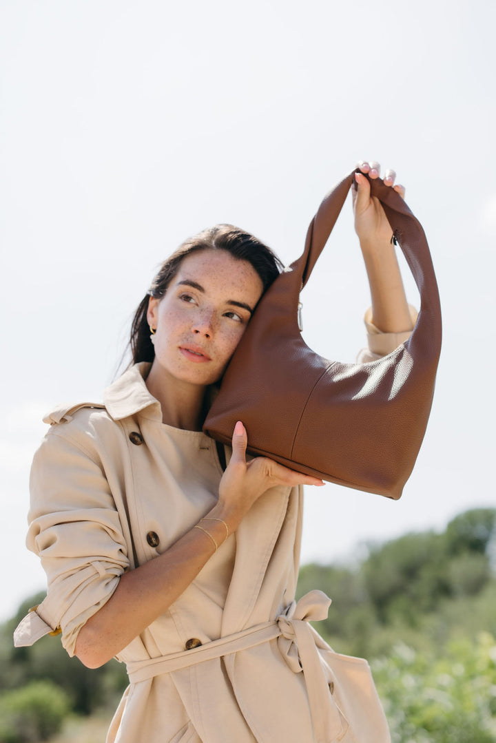 Ava Slouchy Schultertasche aus veganem Leder in Espresso