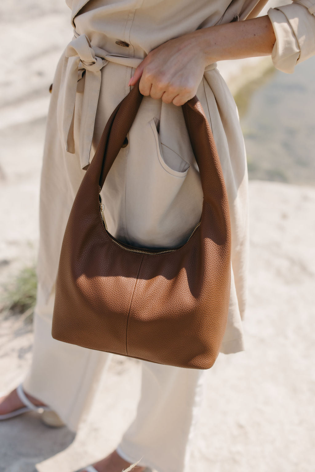 Ava Slouchy Schultertasche aus veganem Leder in Espresso