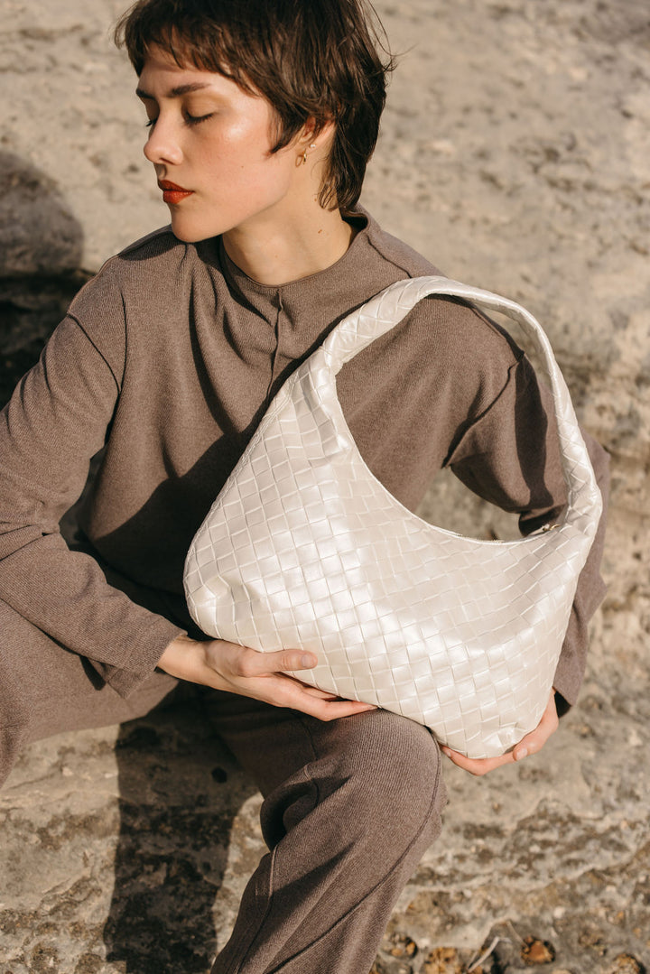 Liv shoulder bag made of vegan material in mother of pearl