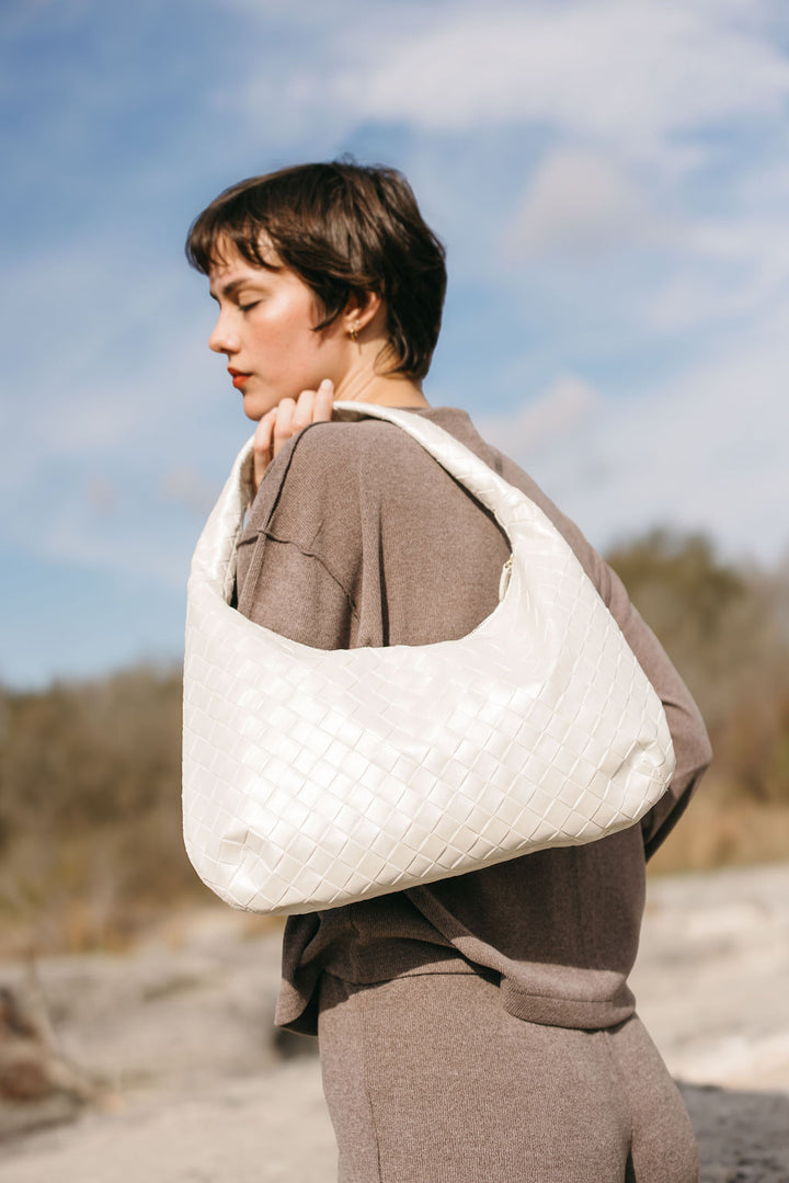 Liv shoulder bag made of vegan material in mother of pearl