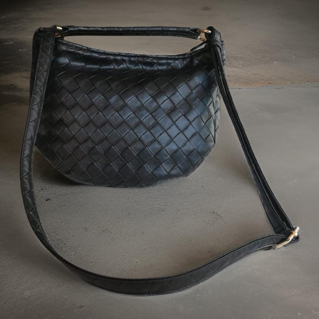 Elin crossbody bag made of vegan material in black