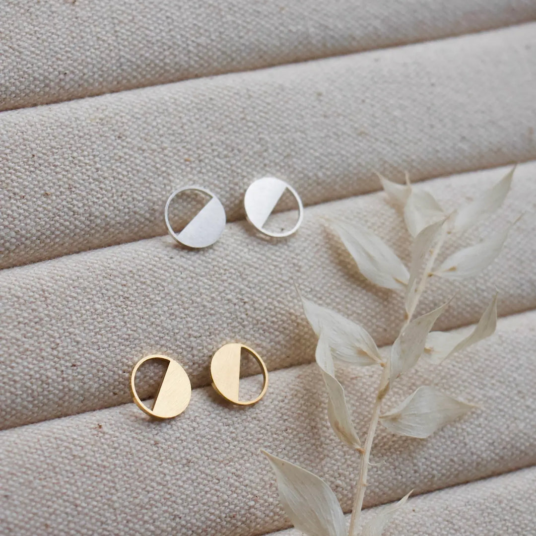 Semicircle stud earrings gold