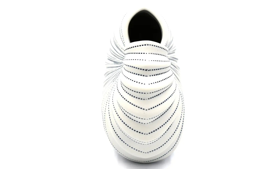 Shell vase Drop made of porcelain ceramic