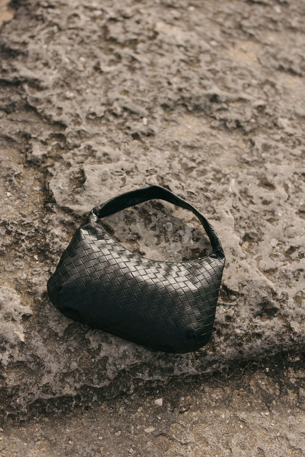 Liv shoulder bag made of vegan material in black