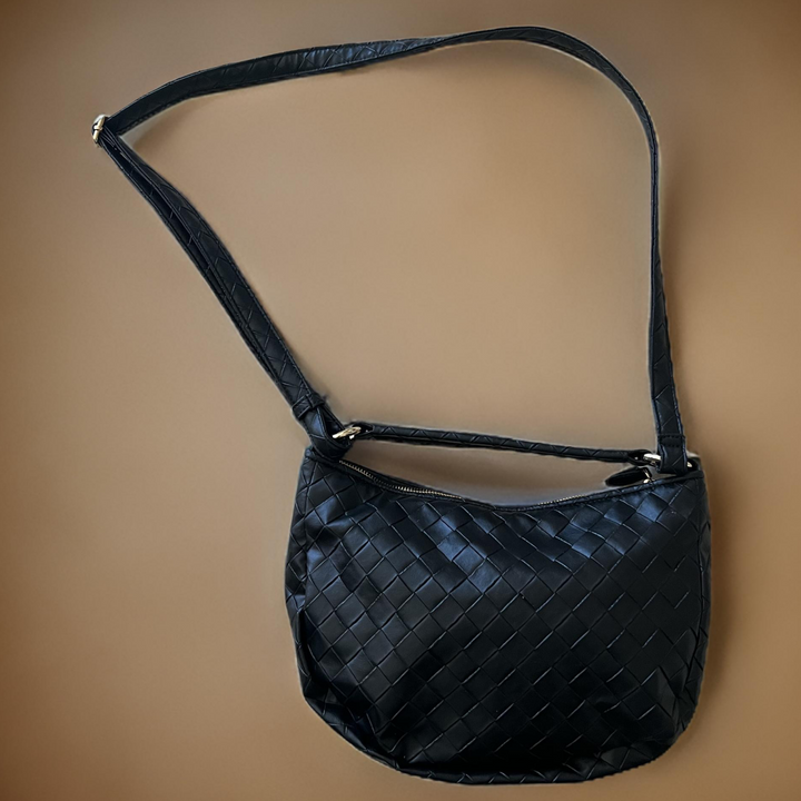 Elin crossbody bag made of vegan material in black