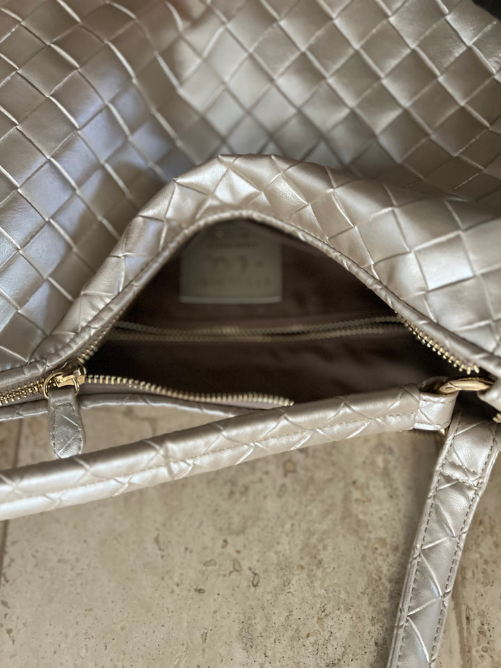 Elin crossbody bag made of vegan material in pearl beige