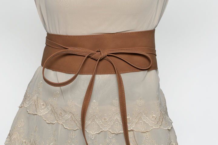 Maila belt made from recycled vegan material in Dark Caramel