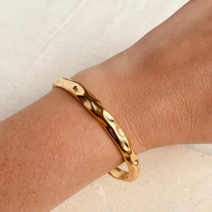 Everyday bangle in hammered gold