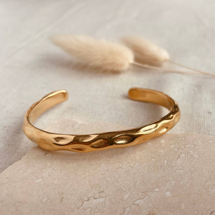 Everyday bangle in hammered gold