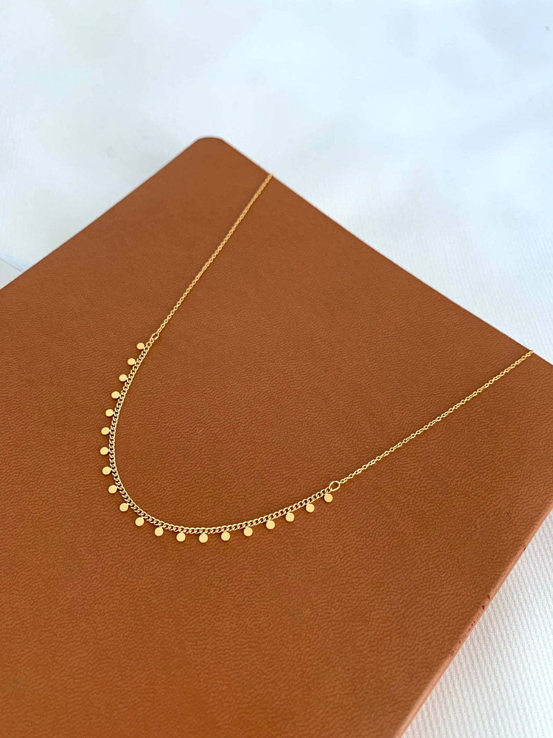 Vera gold necklace