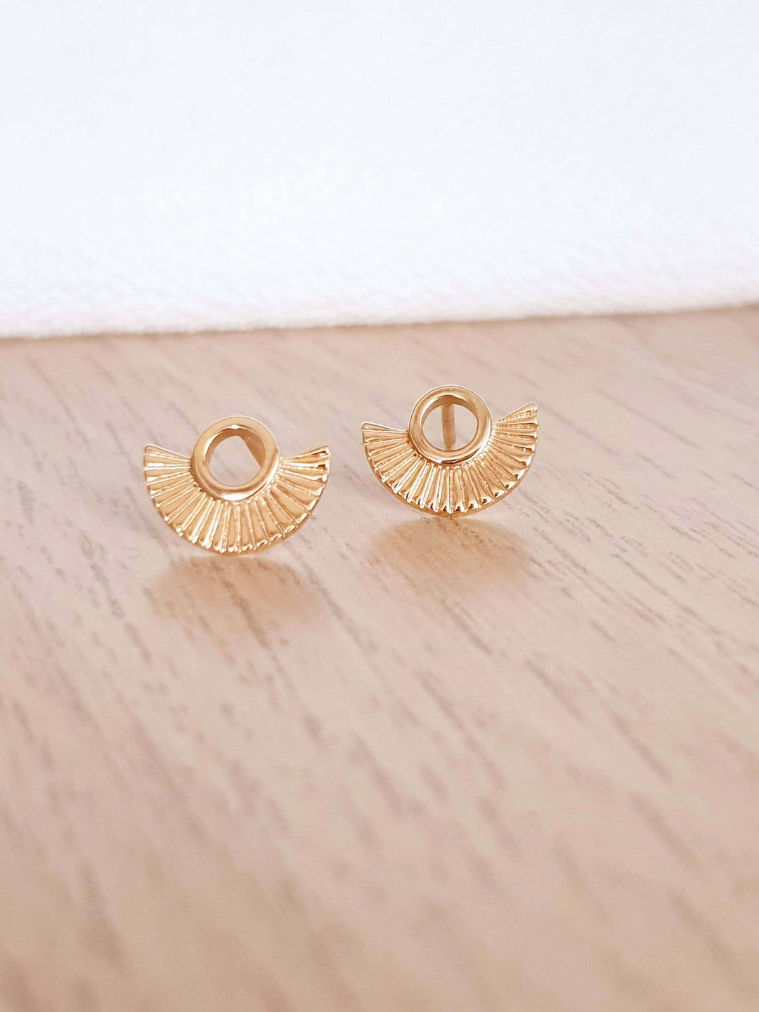 Gold-plated earrings with rays