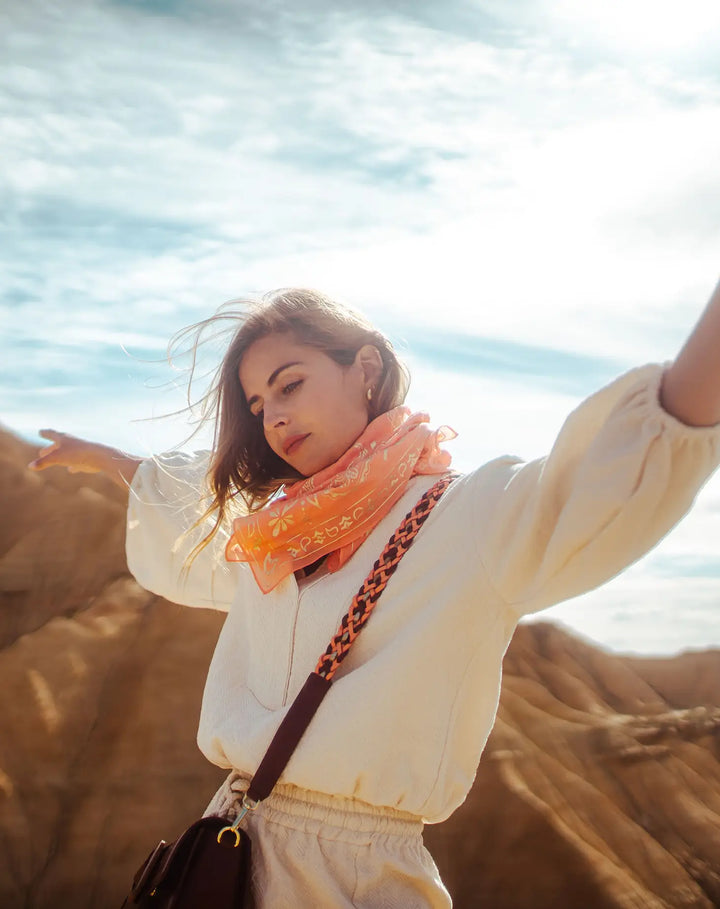 Stella scarf made with coral and gold