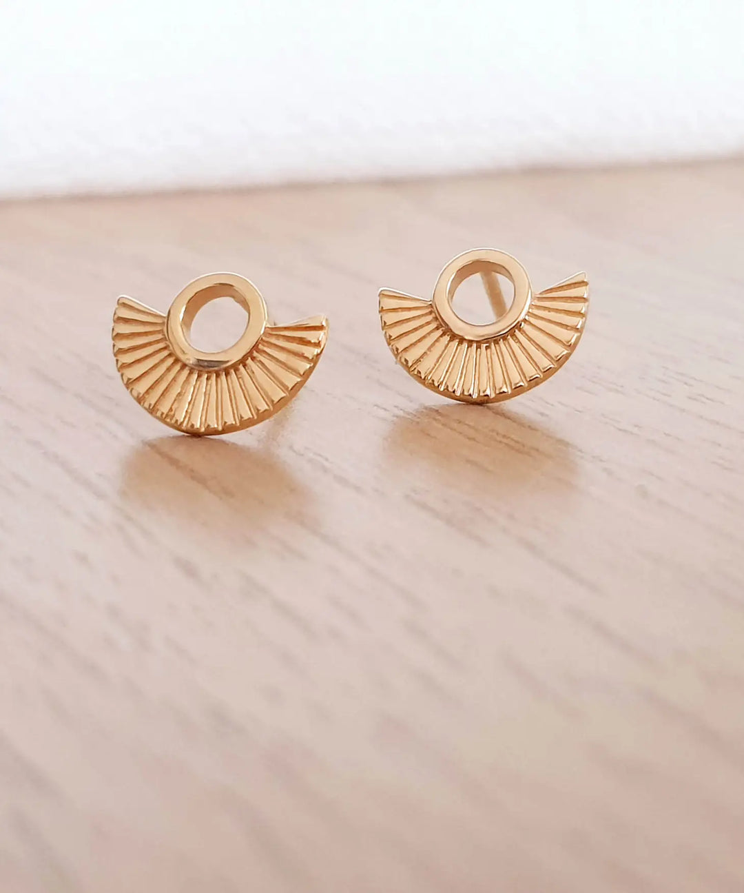 Gold-plated earrings with rays