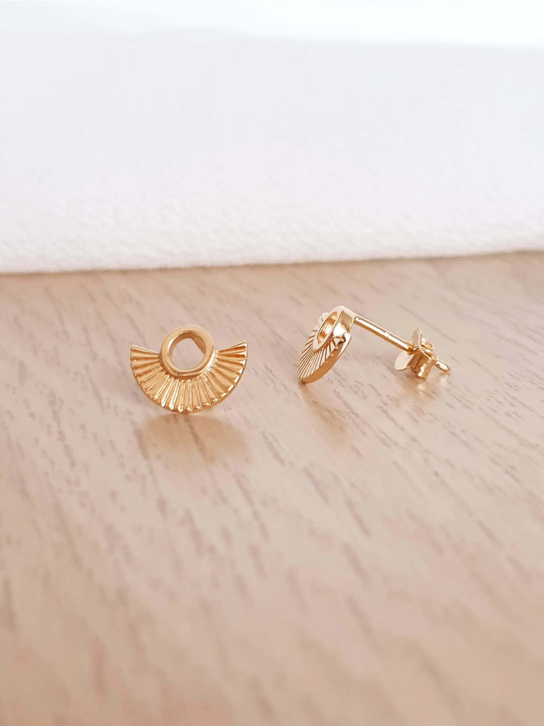 Gold-plated earrings with rays