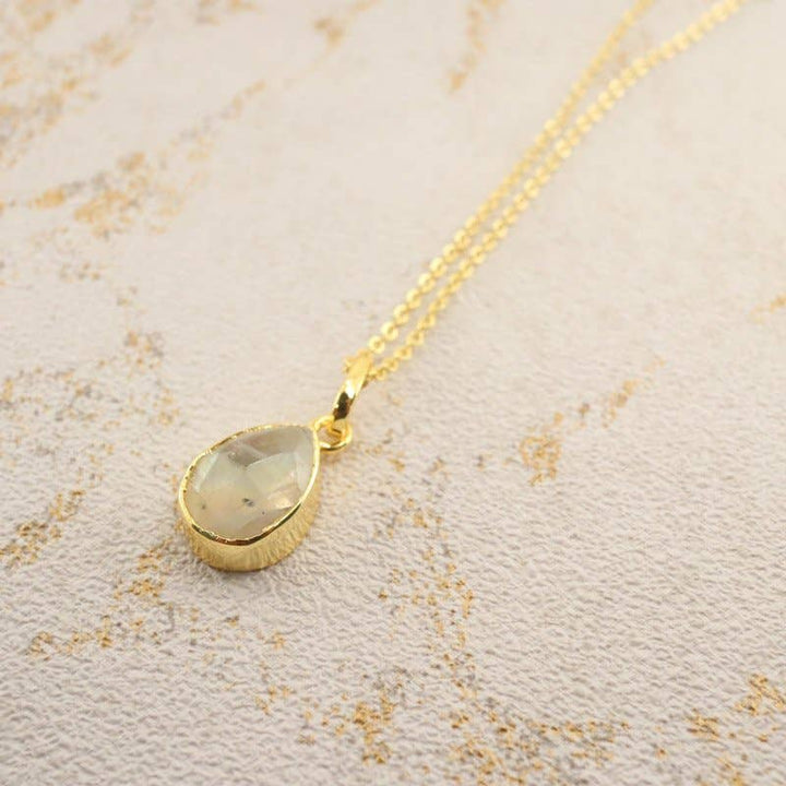 Noble chain with Cimacio pendant made of polished moonstone